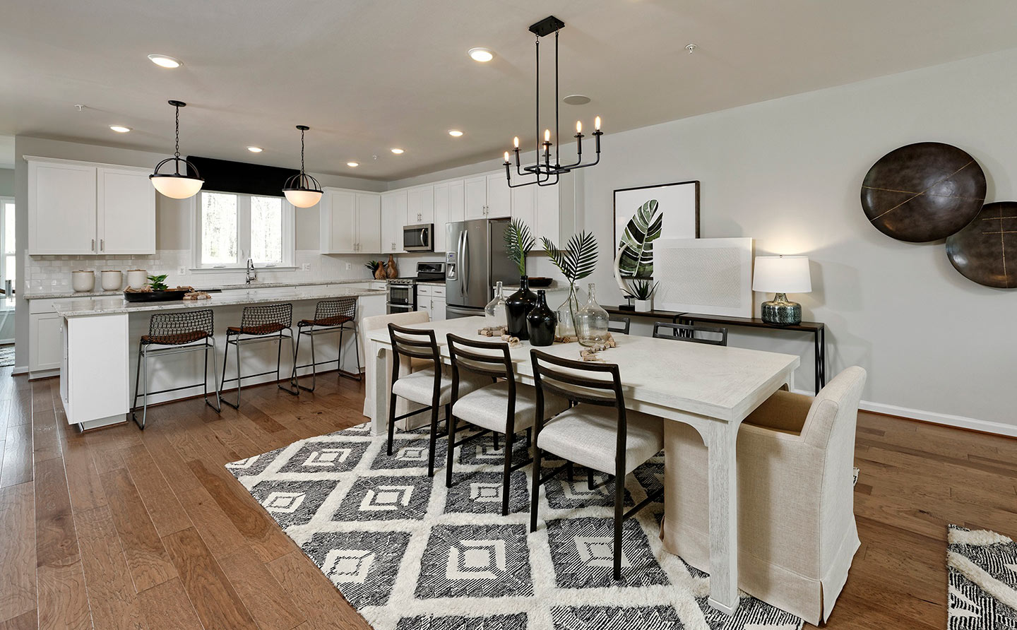 Kitchen and dining at Riverbluff Vistas